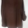 Blusa Tachuelas Cuello Caja – Elegancia cómoda para todo el día