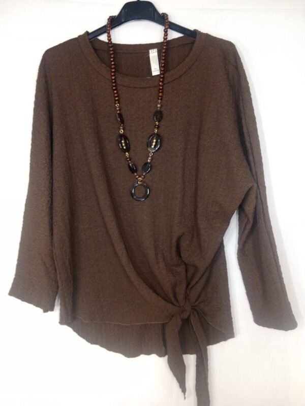 Blusa Lazo Cadera – Estilo y comodidad para todo el día
