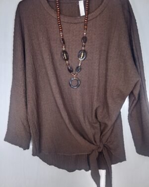 IMG_20260913_110708 Blusa Lazo Cadera – Estilo y comodidad para todo el día