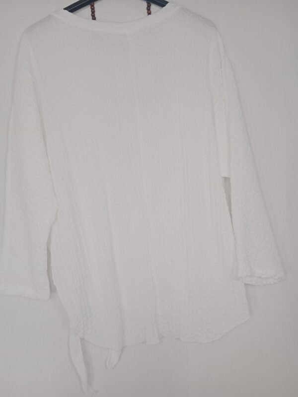 Blusa Lazo Cadera – Estilo y comodidad para todo el día