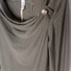 Blusa Cuello Broche – Elegancia y comodidad para todo el día