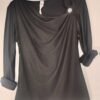 Blusa Cuello Broche – Elegancia y comodidad para todo el día