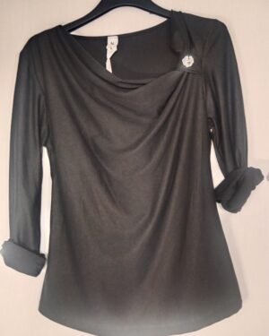 IMG_20260913_111533 Blusa Cuello Broche – Elegancia y comodidad para todo el día