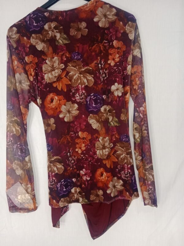 Blusa Cruzada con Broche – Elegancia que transforma tu look