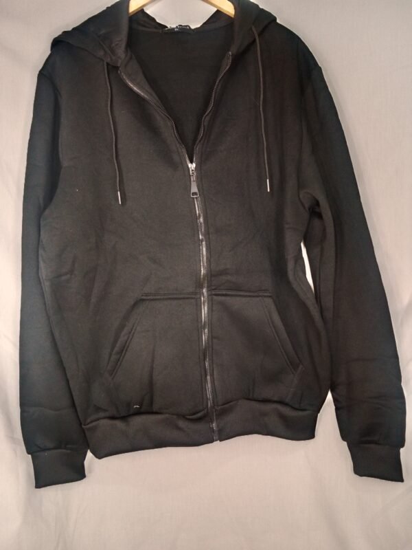Sudadera con Capucha y Cremallera – Comodidad para los días que cambian