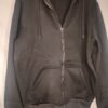 Sudadera con Capucha y Cremallera – Comodidad para los días que cambian